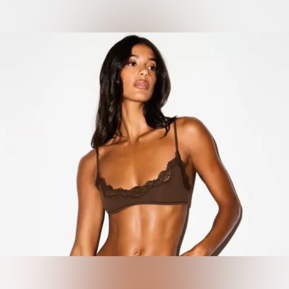 Skims Fits Everybody Lace Scoop Bralette in Purple